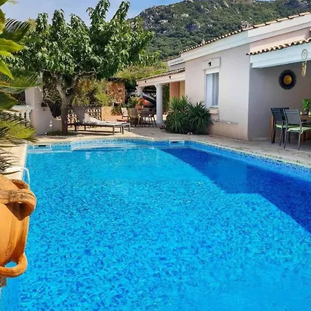 Elisa, Un Paradis A Figari (Corsica)