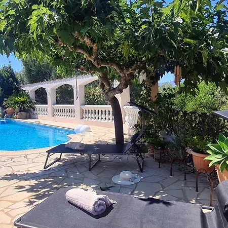 Villa Elisa, Un Paradis A *