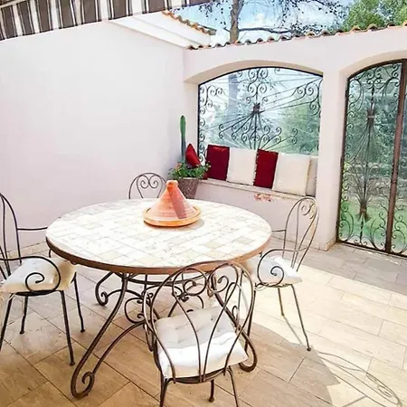 Villa Elisa, Un Paradis A *