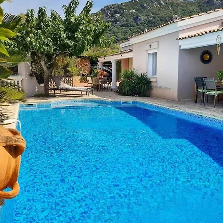 Elisa, Un Paradis A Figari (Corsica)