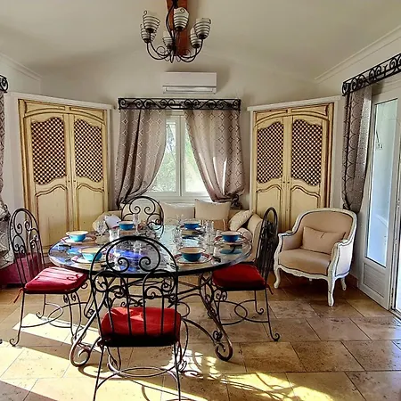 Villa Elisa, Un Paradis A *