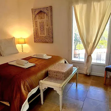 Villa Elisa, Un Paradis A *